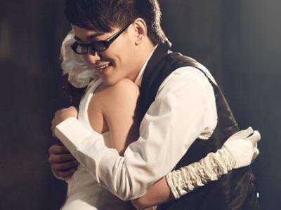 为什么男孩子拥抱女孩子的时候会抱的很紧？