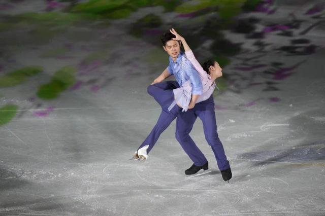 彭程、金杨演绎冰上《异乡人》,他们俩的配合有多默契?