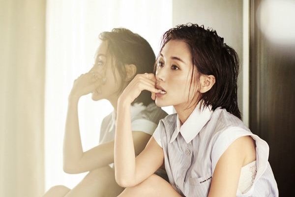 王子文高铁踩桌板被喷,作家刘信达为何凡事都“插一脚”?