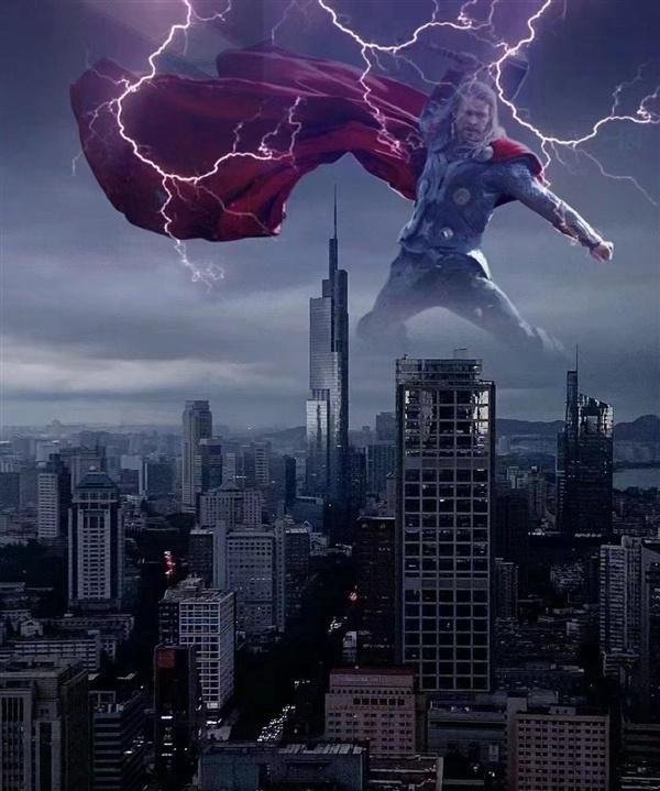 南京一秒变天黑 画面感受下:被网友PS成科幻战场