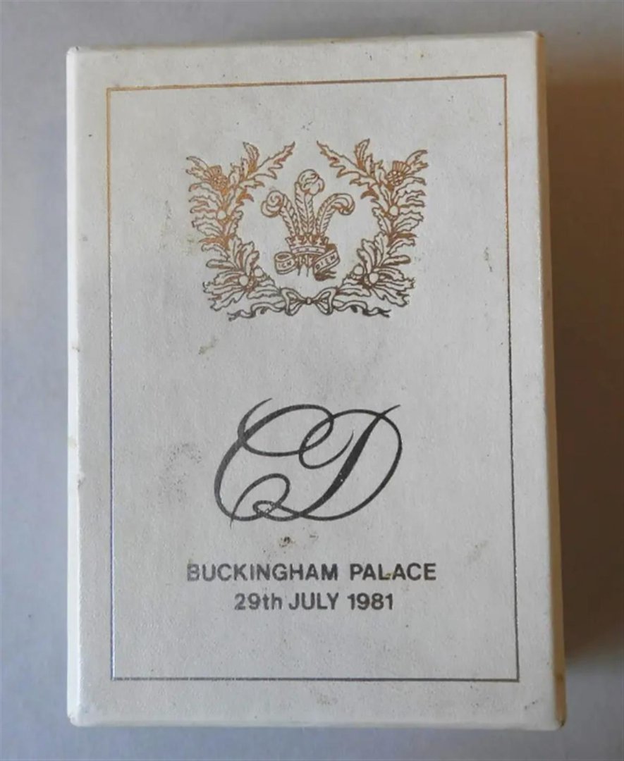 英国王结婚蛋糕将拍卖，已存放41年！最终拍出了多少钱？