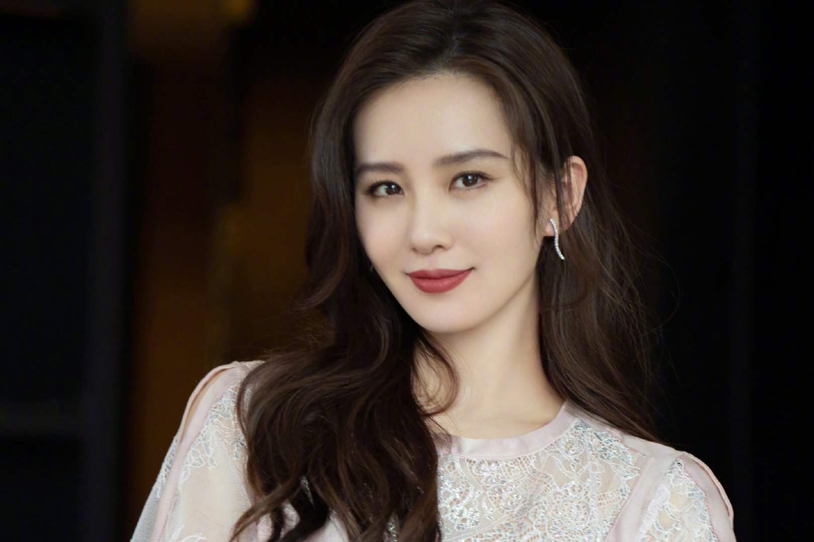 等刘诗诗离婚打卡博宣布停止更新,如今发文祝福,是什么心境?