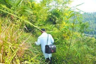 他是乡村医生,一辈子免费给穷人看病,为何却因一个误会死后无人抬棺呢?