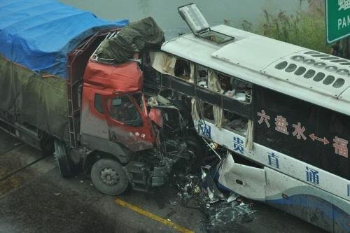 安徽潜山致8死车祸事故的原因查明了，究竟该谁为此次事故负责？