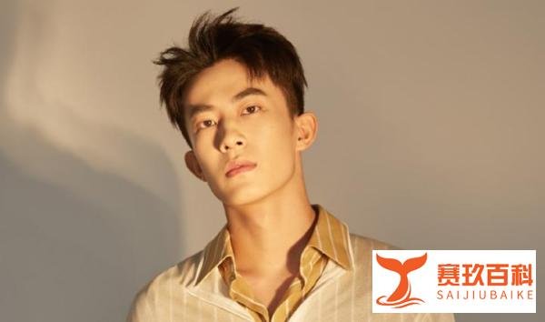 戏里戏外判若两人!《安家》房似锦弟弟晒照,本尊神似易烊千玺