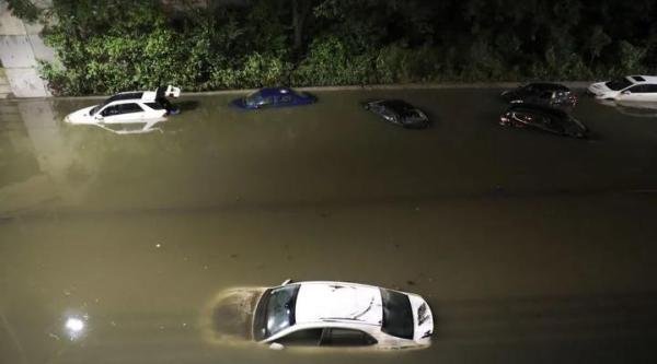 纽约暴雨：5小时能灌满5万个奥运会游泳池！网友：请以西湖为单位