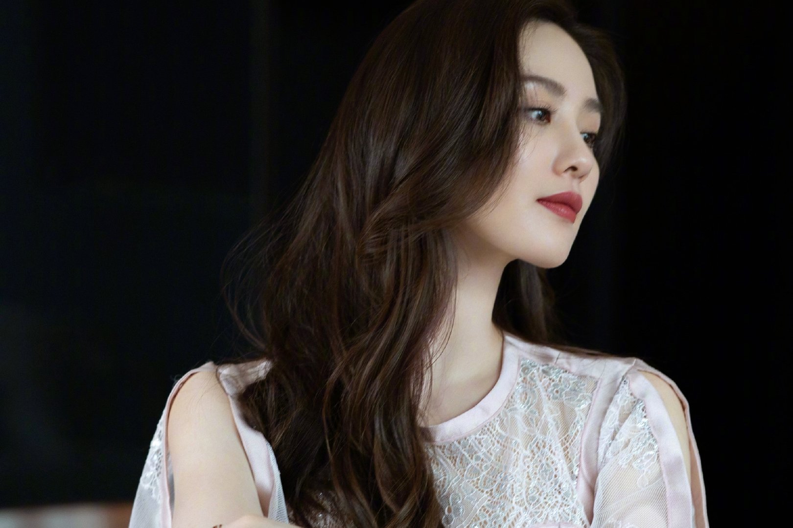 等刘诗诗离婚打卡博宣布停止更新，如今发文祝福，是什么心境？