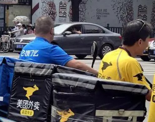 深圳一男子偷外卖被外卖小哥绑电线杆上,这种做法是否可取?