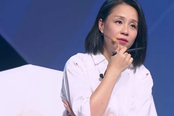 龙丹妮不再任哇唧唧哇实际控制人,这是切号套娃吗?