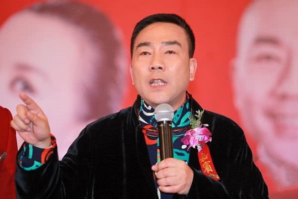 杨议在相声界很有话语权吗,辈分很高吗?
