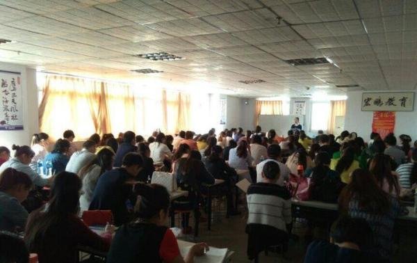 张洪泉:长沙教师招聘男考生4分进复审 非择优入取