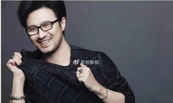 汪峰发了个锤子 全体起立 汪峰定律永不倒!