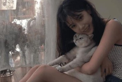 那个被叫“镇楼女神”的14岁女孩,曾被人承诺娶她为妻,她如今怎样了?