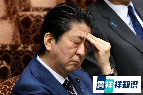 安倍晋三的妻子已抵达奈良，并动身前往医院！
