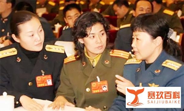 故事她是空军首位女师长，18岁入伍，53岁升少将，现东部战区服役