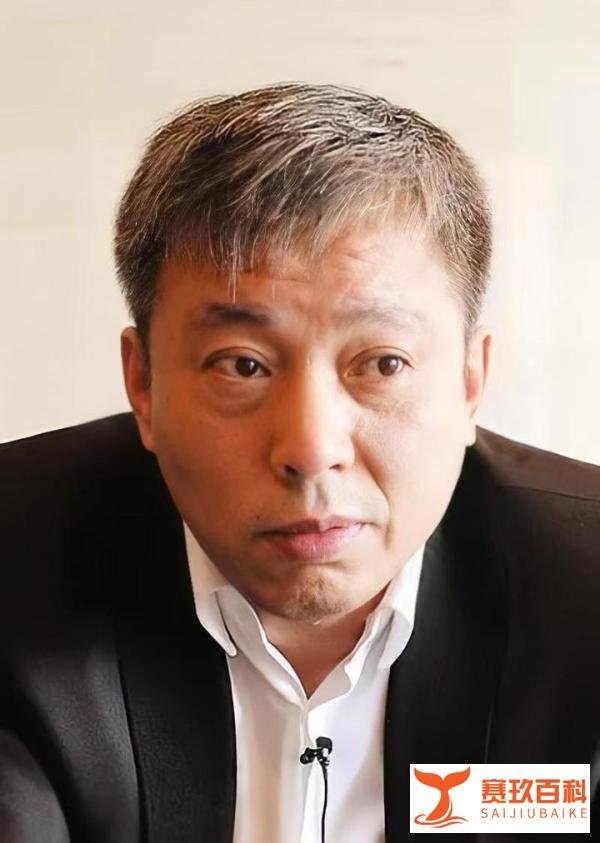 他是布洛芬大佬，身价半月涨了24亿，参股14家上市公司