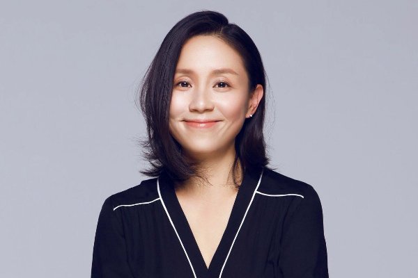 龙丹妮不再任哇唧唧哇实际控制人,这是切号套娃吗?