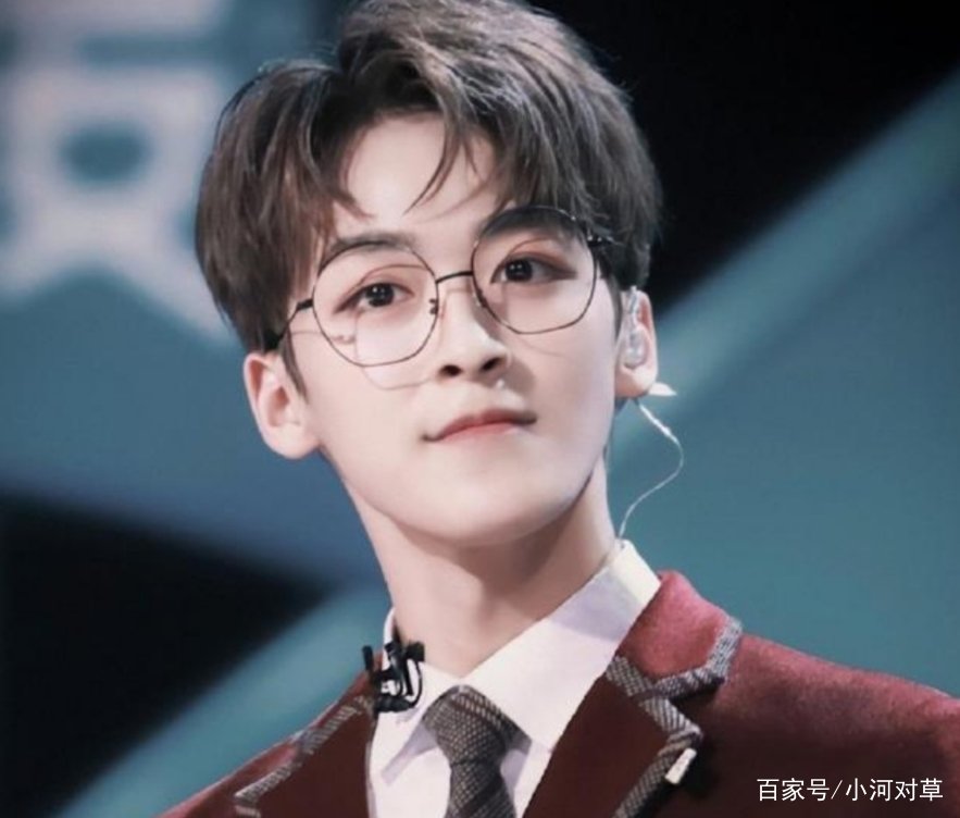 2001年出生的何洛洛为了选秀放弃高考，你觉得值得吗？