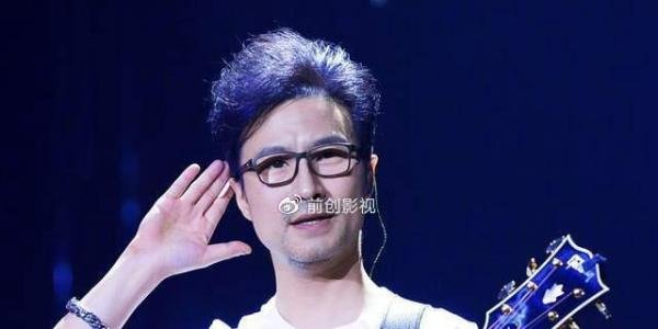 汪峰发了个锤子 全体起立 汪峰定律永不倒!