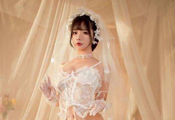 yuuhui玉汇《纯白花嫁》：浪漫的白色梦境