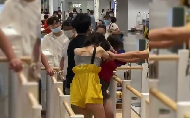 青岛宜家一男两女互殴，宜家为何又发生互殴事件？