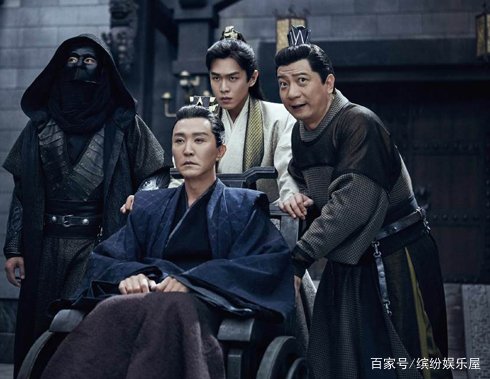 《庆余年》中，费介在揭开影子的面具之后，都看到了谁？