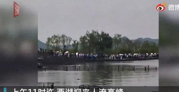 西湖断桥五一假期变“人桥” 这是咋情况？