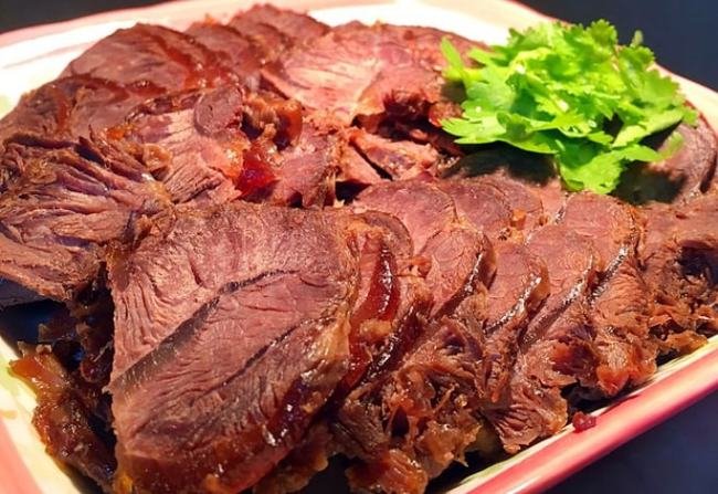 禁止英国30月龄以下剔骨牛肉进口,这是为了防止哪些疾病的流入?