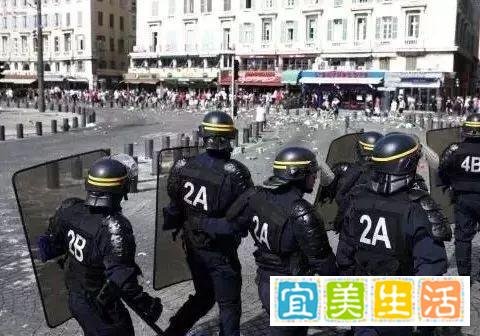 千万别惹俄罗斯球迷!