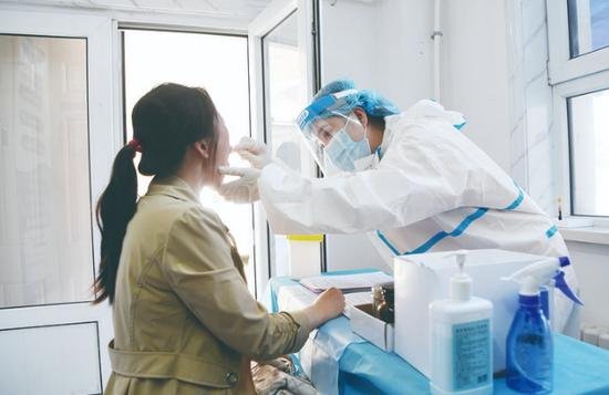 对于市民做肛拭子核酸检测秒变企鹅系谣言，这样的谣言你之前有没有相信过？