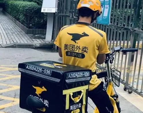 深圳一男子偷外卖被外卖小哥绑电线杆上，这种做法是否可取？