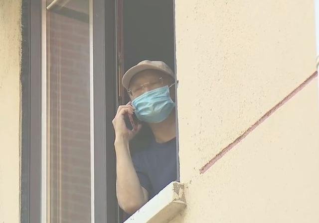 老人去世时绿码，家属被判密接成红码，无法参加追悼会，背后有何隐情？