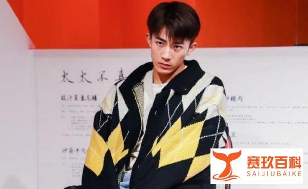 戏里戏外判若两人!《安家》房似锦弟弟晒照,本尊神似易烊千玺