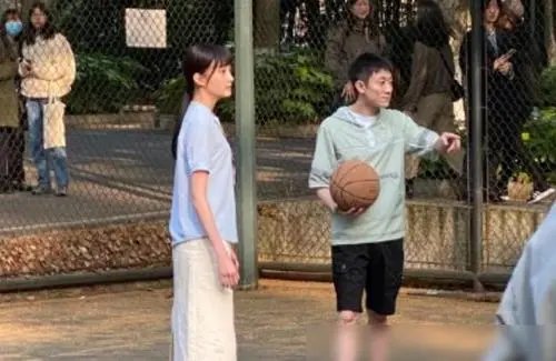 张一山膝盖摔伤,他为什么会摔伤?