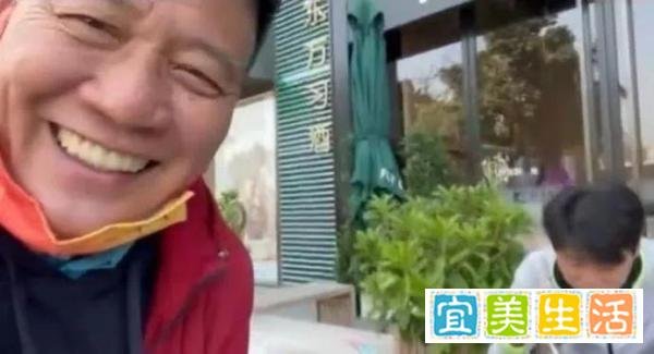 万梓良做核酸发生冲突！遭俩路人怒视斥骂，本人嬉皮笑脸不当回事