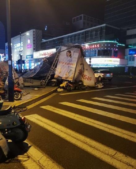 被江苏14级大风吹的原地转圈的飞机,受到了怎样的损伤?