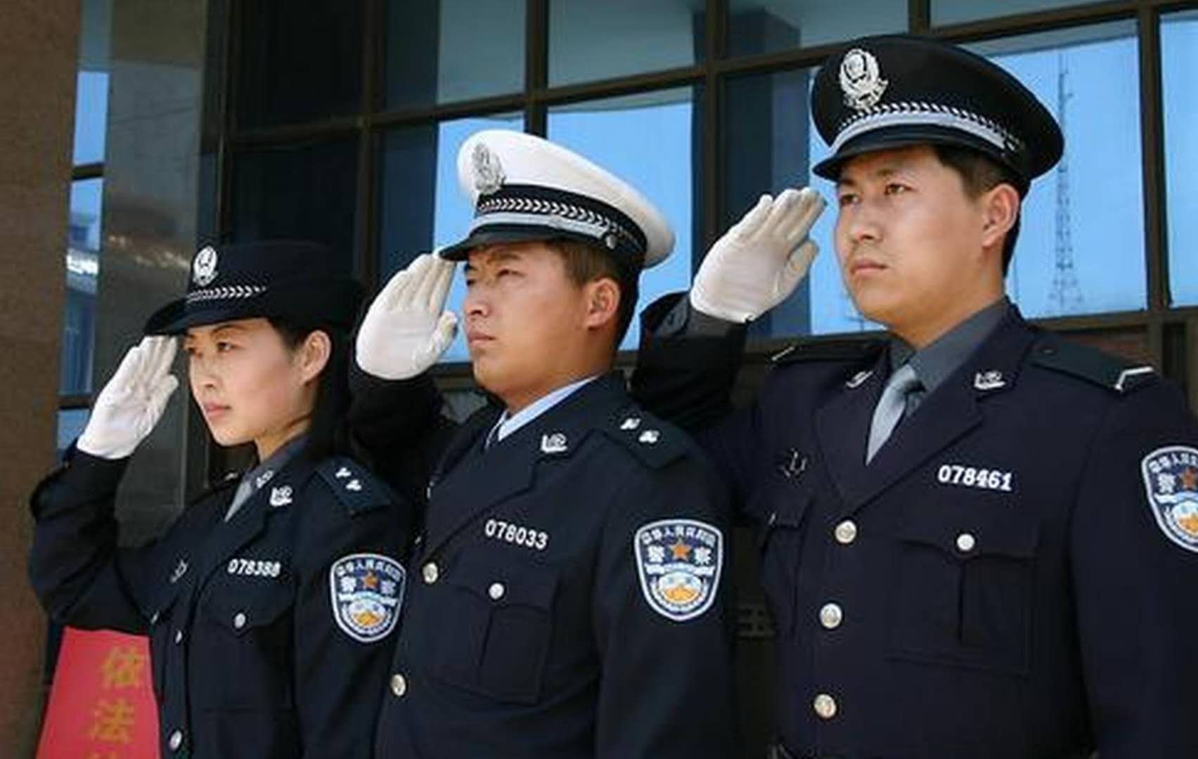 甘肃52岁民警因公牺牲，该民警生前受过哪些嘉奖？