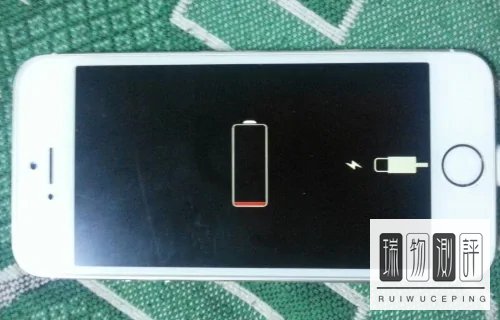 苹果手机关机时充电显示什么图标