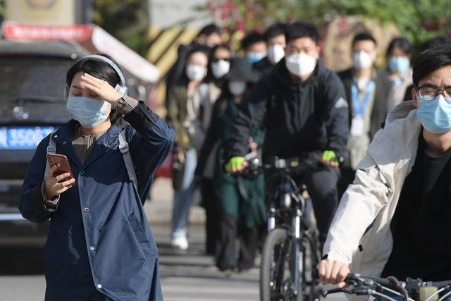 杭州要求暂停跨省游非必要不出市,你赞成这一规定吗?