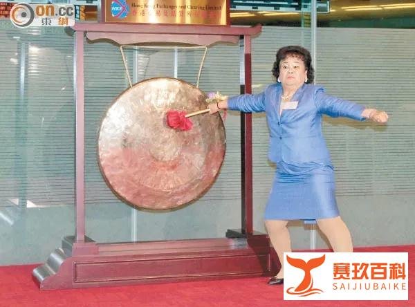 金嗓子”创始人被限制出境，“广西女性之光”赔了夫人又折兵