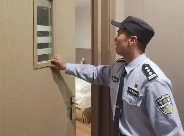 两男子醉酒后拨打110质问警方为何要扫黄被处罚,你怎么看?