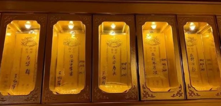 南京玄奘寺激起民愤,所在九华山公园被用红漆写30万,如何看待这一现象?