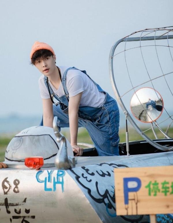 《向往的生活》导演否认雇阿姨洗碗！网友疑似把张子枫认成阿姨了