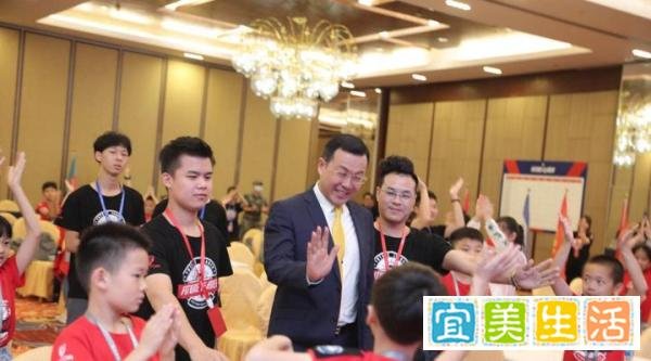 胜者教育张益铭:甘当“垫脚石”