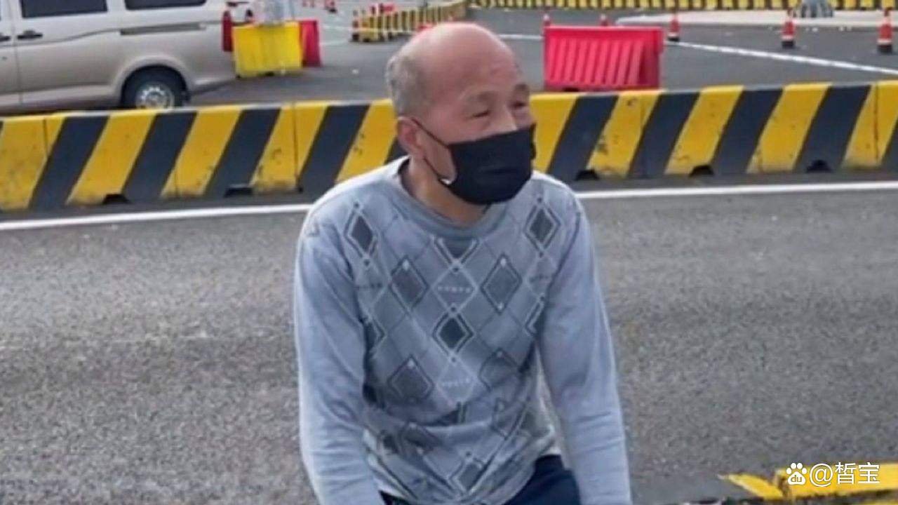 男子携带亡妻骨灰徒步7小时到高铁站，男子为何选择徒步到高铁站？