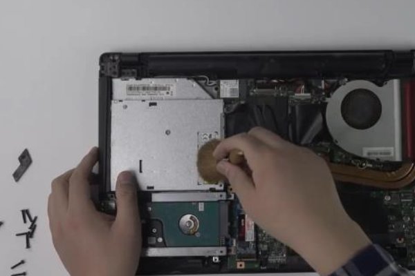 联想v480笔记本怎么拆后盖清理灰尘