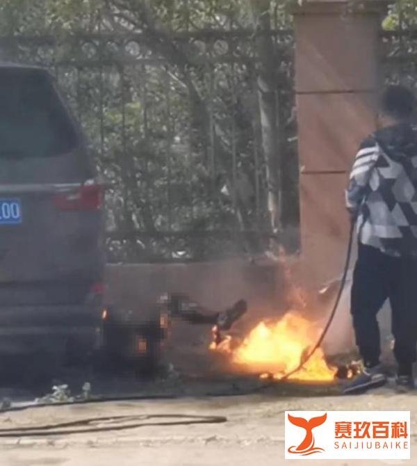 男子带汽油去讨要父亲的设备,点火自焚?曾有人举报大河子黑社会