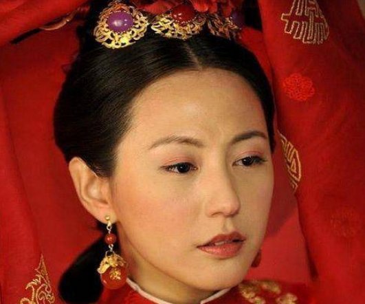《步步惊心》中，曾在草原上骑烈马的马尔泰若兰，为何最后连笑容都没有了？