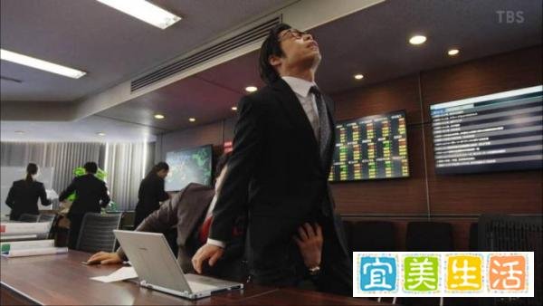 偷桃画面网路疯传!“半泽直树”黑崎捕鸟助攻收视飙