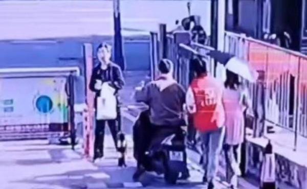 合肥一女子殴打防疫志愿者？警方已介入调查